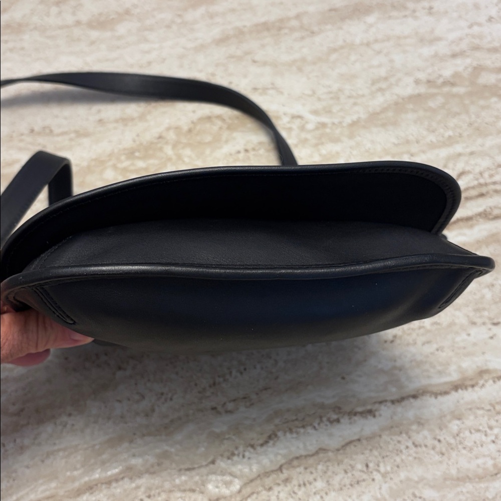 Vintage Coach Slim Flap Hippie Bag in Glove Tanned Black Leather - Picture 4 of 16